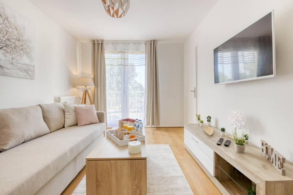 L'Elysee - Easy Check-In - Arrivee Autonome - Place Parking Privative - T2 Surequipe - Wifi - Netflix Apartment Courcouronnes ภายนอก รูปภาพ