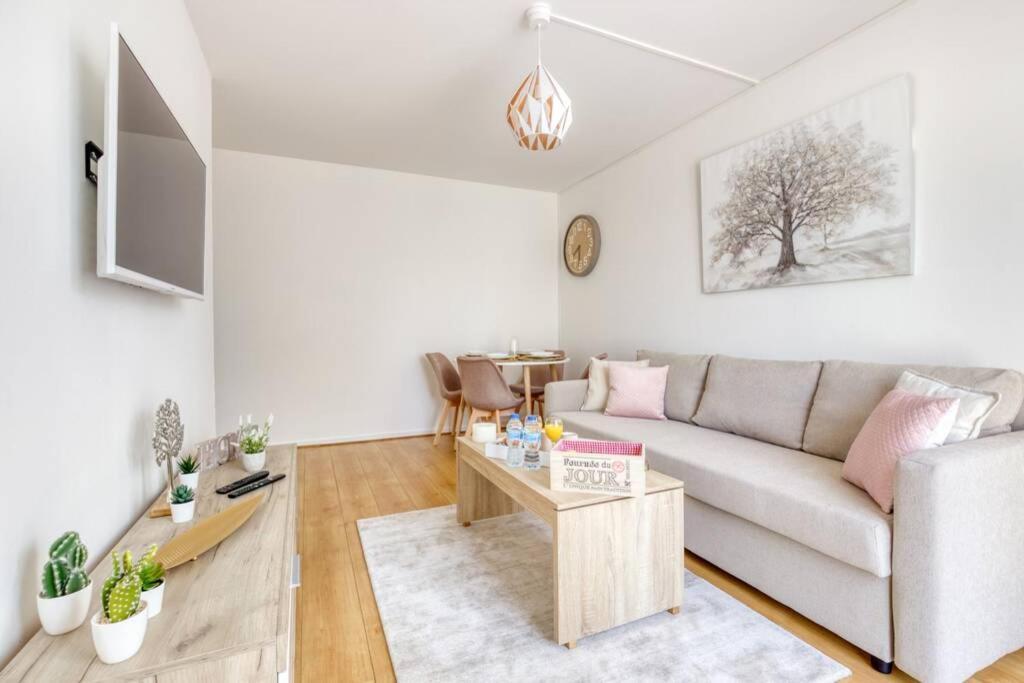 L'Elysee - Easy Check-In - Arrivee Autonome - Place Parking Privative - T2 Surequipe - Wifi - Netflix Apartment Courcouronnes ภายนอก รูปภาพ