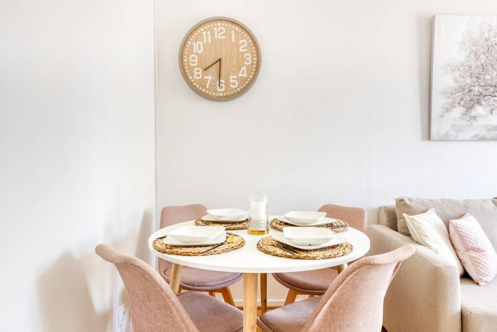 L'Elysee - Easy Check-In - Arrivee Autonome - Place Parking Privative - T2 Surequipe - Wifi - Netflix Apartment Courcouronnes ภายนอก รูปภาพ