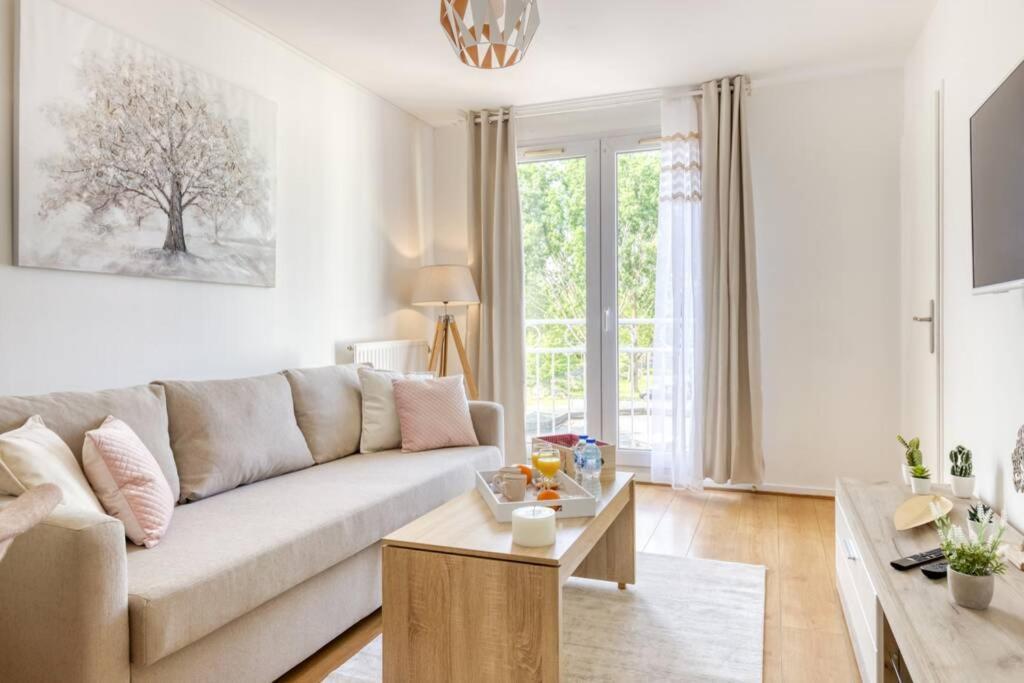 L'Elysee - Easy Check-In - Arrivee Autonome - Place Parking Privative - T2 Surequipe - Wifi - Netflix Apartment Courcouronnes ภายนอก รูปภาพ